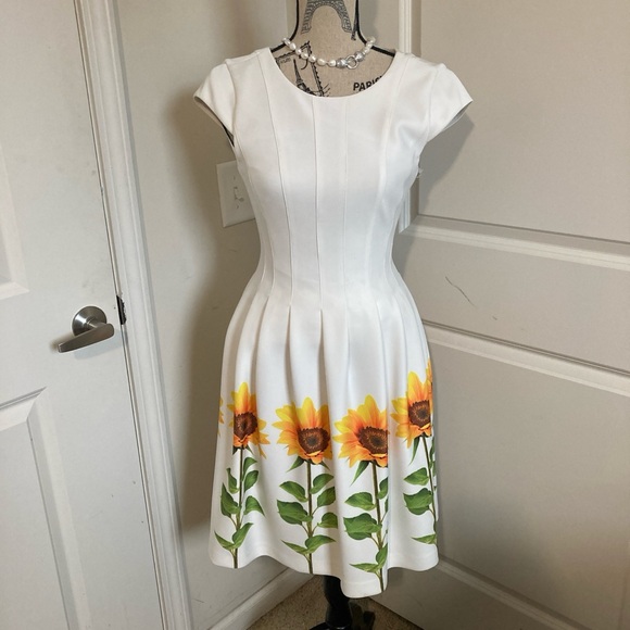 Calvin Klein Cream Dress with Sunflower Print Pleated Extended Sleeves - Picture 1 of 5